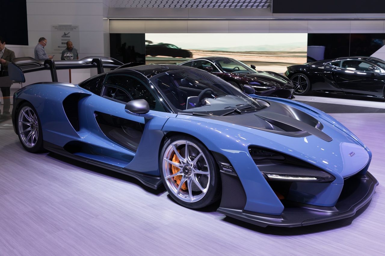 McLaren Senna — uno de los modelos contemporáneos que se exhiben en concesionarios McLaren oficiales como el de Barcelona, donde está integrado el museo Chelsea 1979 de Eduardo Costabal